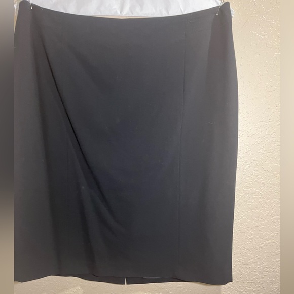 Two Pieces Black Skirt and Blazer - Picture 6 of 10